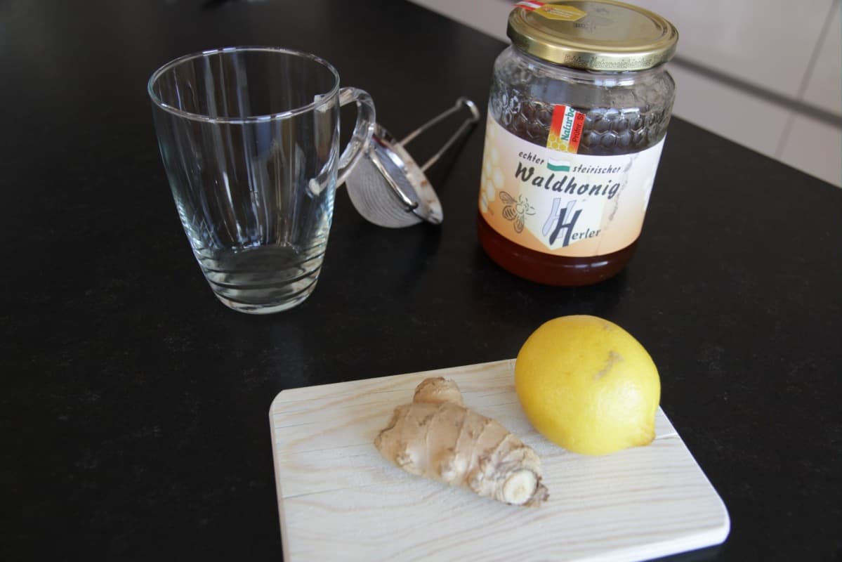 Heißes Zitronen-Honig Getränk mit frischem Ingwer - Living on Cookies
