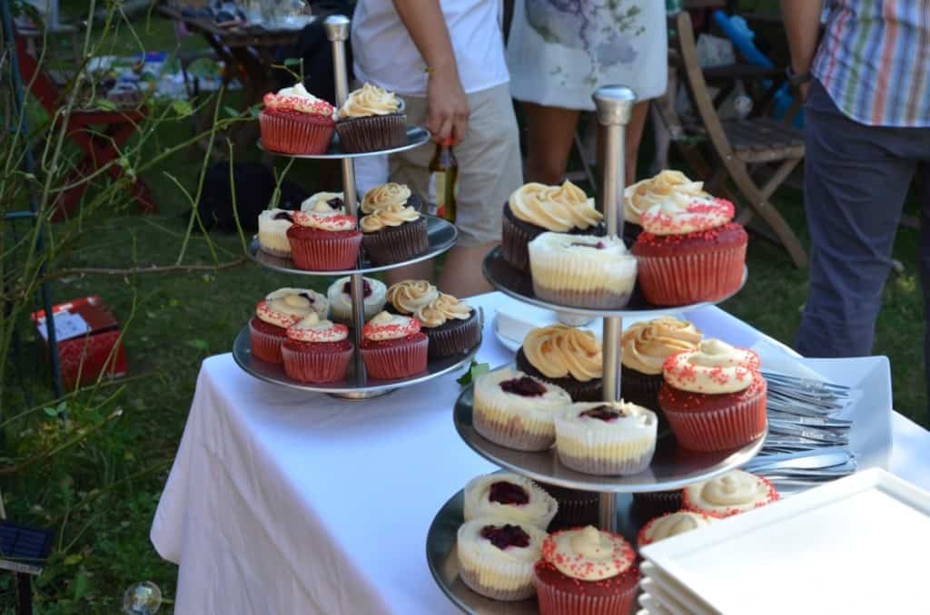 Wedding Cupcakes - Living on Cookies