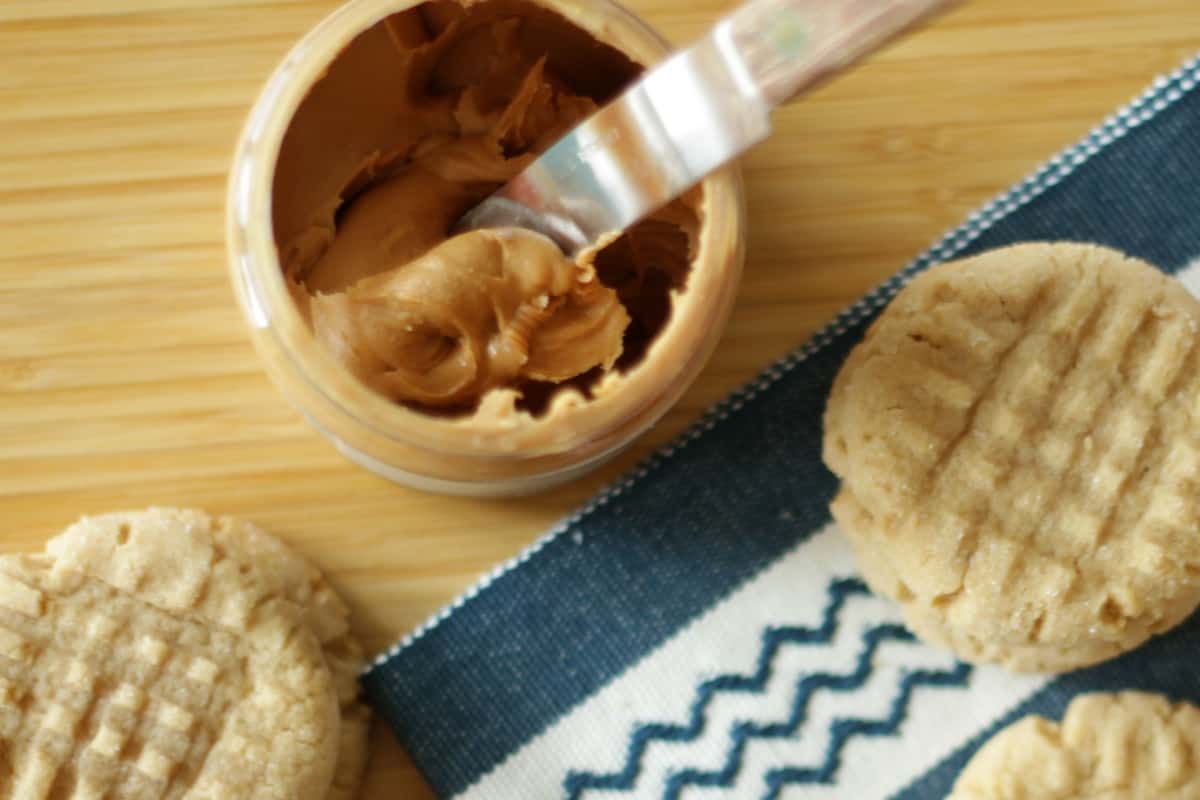 Soft Peanut Butter Cookies ~ Living on Cookies