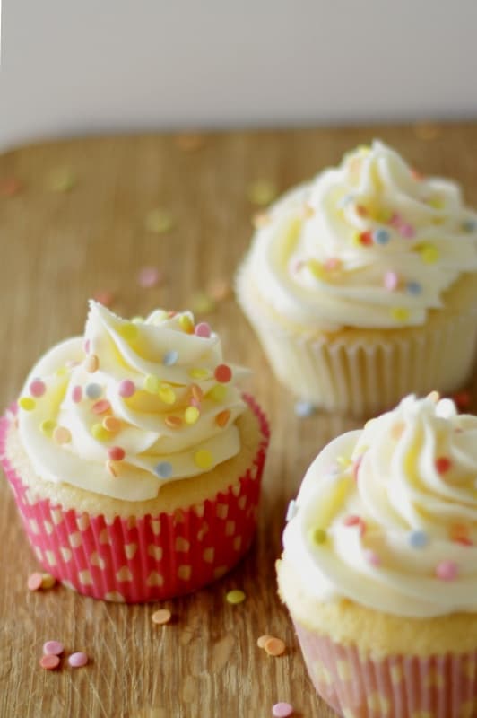 Perfect Vanilla Cupcakes ~ Living on Cookies