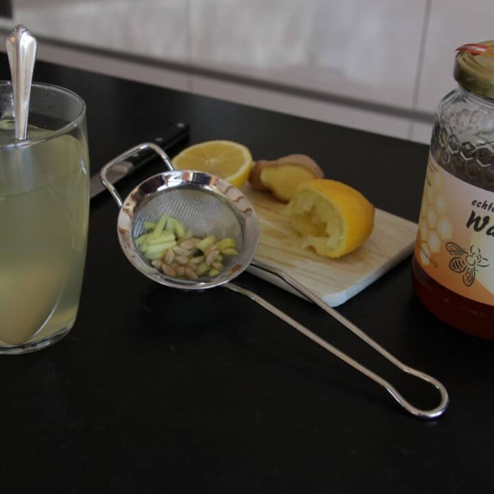 Heißes Zitronen-Honig Getränk mit frischem Ingwer - Living on Cookies
