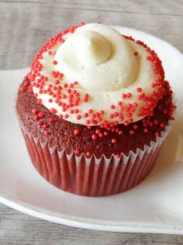 Red Velvet Cupcake ~ Living on Cookies