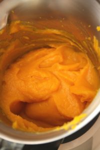 How to Make Homemade Pumpkin Puree (from squash or pumpkin)