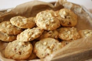 Pekan-Cookies mit weißer Schokolade