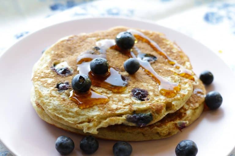 Heidelbeer-Buttermilch Pancakes - Living on Cookies