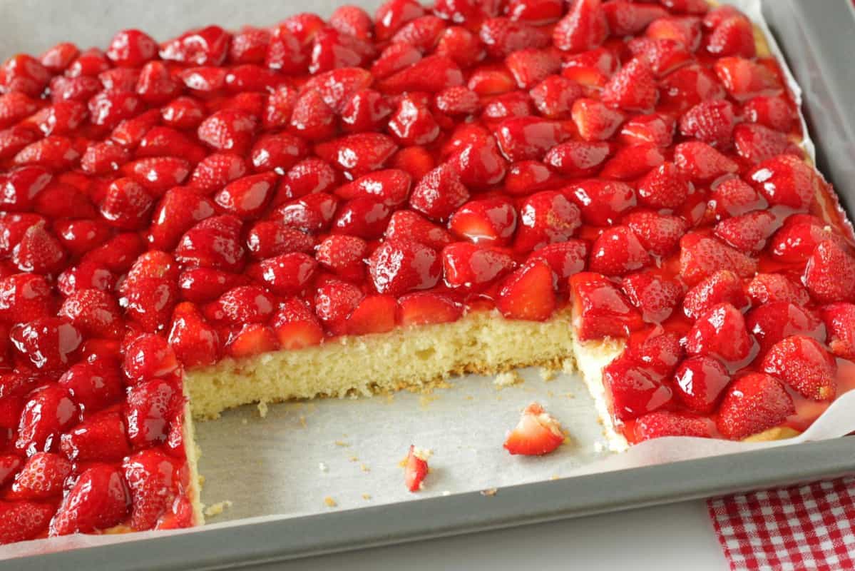 Austrian Strawberry Sponge Cake Living On Cookies