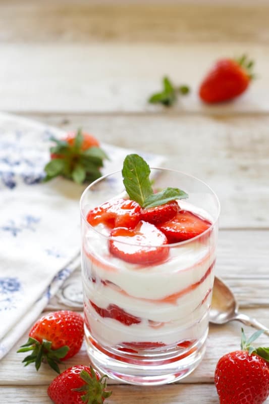 Topfencreme mit Erdbeeren Living on Cookies