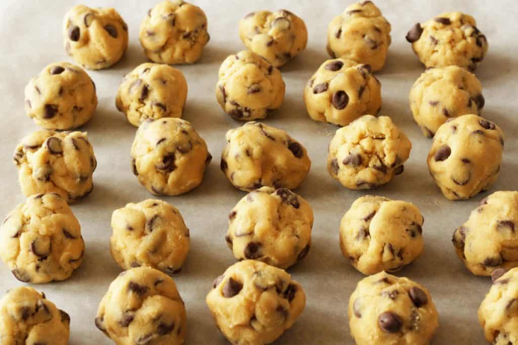 Chocolate Chip Cookies are the easiest thing in the world to bake and anyone can bake them! This post is about explaining which ingredients to use and giving you clear and concise instructions so that your cookies are the best American bakery-style chocolate chip cookies cookies too!