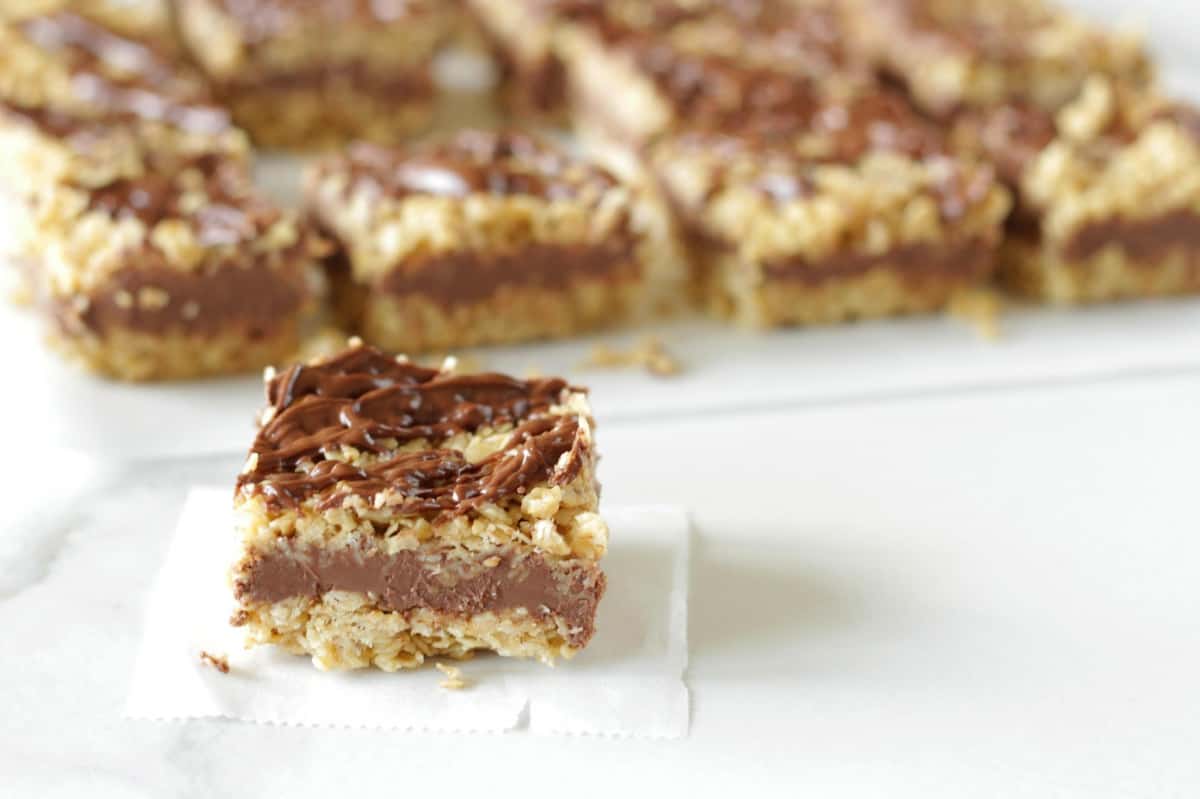 Schoko-Erdnussbutter-Haferflocken-Schnitten - Living on Cookies